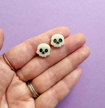 kc.co Glow In the Dark Skull Studs