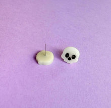 kc.co Glow In the Dark Skull Studs